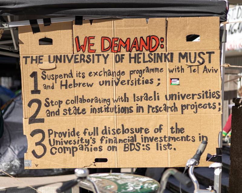 A sign at the Student encampment at the University of Helsinki, May 2024, Photo by Satu Söderholm