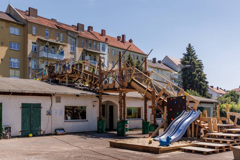 Recetas Urbanas: Jumping in Hanoi (The Everything Bridge), documenta fifteen, Ahoi Boathouse, Kassel, 2022. Photo: Frank Sperling