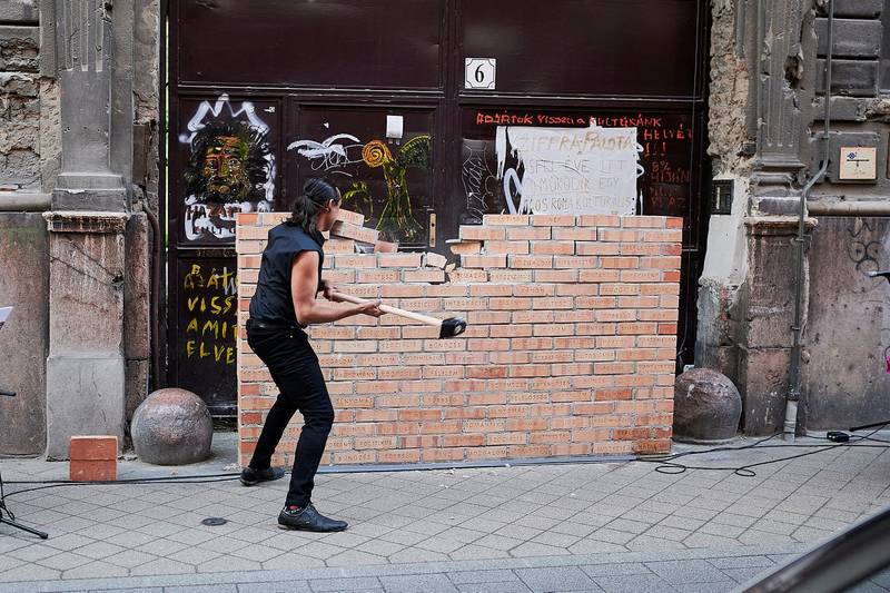 Norbert Oláh: Anxiety of the Roma Artist, former building of the Roma Parliament, 2021 copyright: OFF-Biennale Budapest, Archive