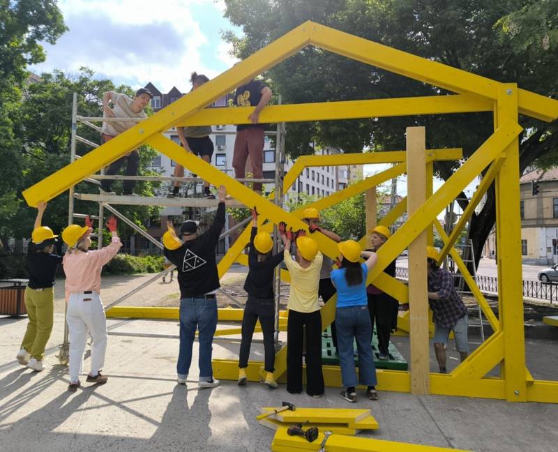 *AllinOne* – construction work at Kálvária Square, April 28 – May 10, 2025\. Photo: Santiago Cirugeda.