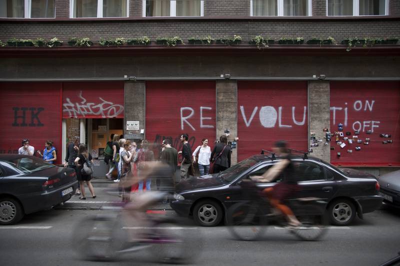 Eye resonator, installation photo, 2015. Photo: Mariann Malustyik, copyright: OFF-BIENNALE Budapest Archive
