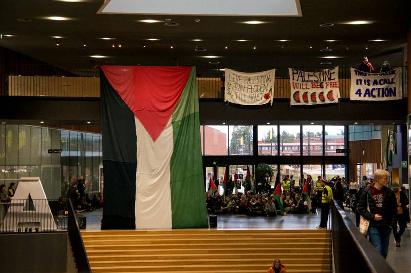 Students from across Helsinki walk out of classes and arrive at the lobby of Aalto University to participate in a sit-in on the international day of solidarity with the Palestinian people. November 2024,  Photo: Akku